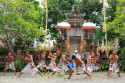 Kriskämpfer im Barong Tanz auf Bali
